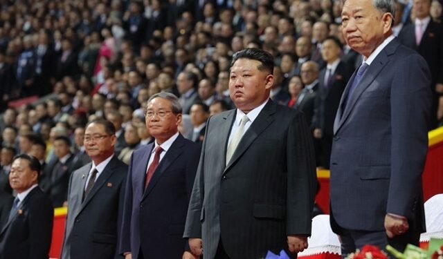 उत्तर कोरियाद्वारा भव्य परेडमा ‘सबैभन्दा शक्तिशाली’ क्षेप्यास्त्र प्रदर्शन