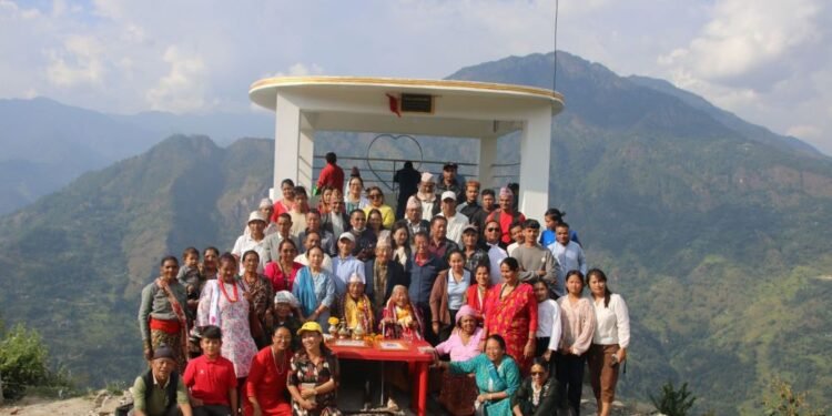 खेवाङले दिए गाउँलेलाई ‘भ्यू-टावर’ उपहार
