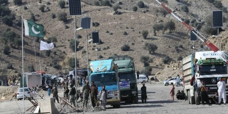 अफगानिस्तानद्वारा पाकिस्तानी सीमा चौकीमाथि आक्रमण, तनाव चर्कियो