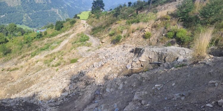 प्रदेश गौरबका दुई सडक योजनाको काम अगाडि बढेन