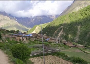 अपी सडक निर्माणमा ढिलाइ, महँगीको मारमा स्थानीय