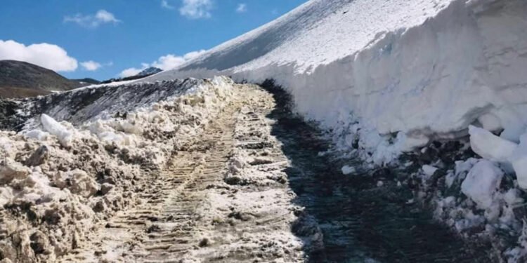 हिमपातले न्यालु सडक बन्द