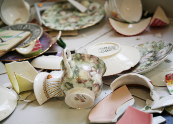 टुटेफुटेका सामग्री घरमा किन राख्नु हुँदैन ?