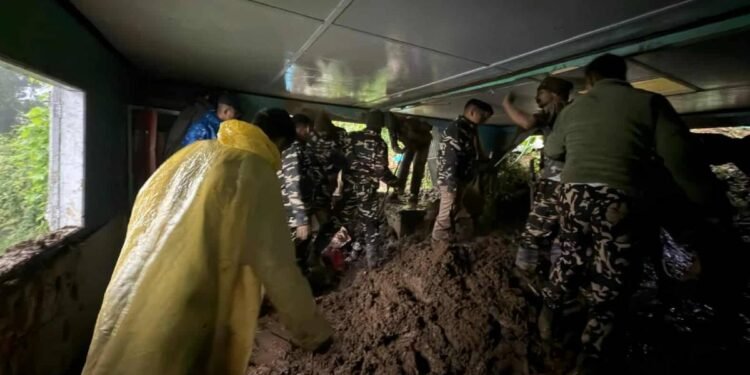 इलाम बाढी पहिरोमा मृत्यु हुनेको संख्या ३९ पुग्यो