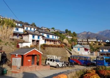 पर्यटकका पर्खाइमा पर्वतका घरबास