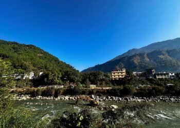 म्याग्दी नदीमा पानीको सतह घटेपछि पर्खाल निर्माण सुरु
