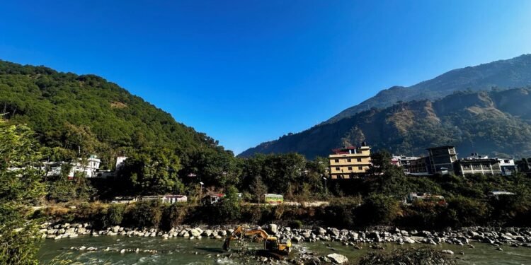 म्याग्दी नदीमा पानीको सतह घटेपछि पर्खाल निर्माण सुरु