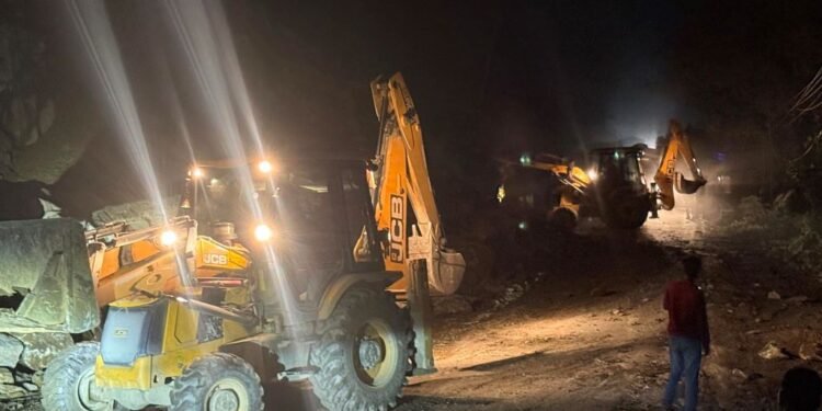 अवरुद्ध पृथ्वीराजमार्ग दुईतर्फी खुल्यो