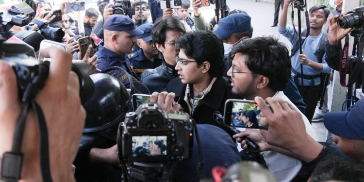 सिंहदरबारमा जेनजी समुहलाई प्रवेशमा रोक लगाएपछि प्रदर्शन