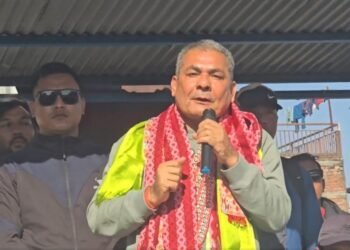 बालेनलाई दुर्गा प्रसाईंले भने – सुकुमवासी समस्या हुन् जस्तो लागेको भए राम्रो घर बनाइदिनुस्