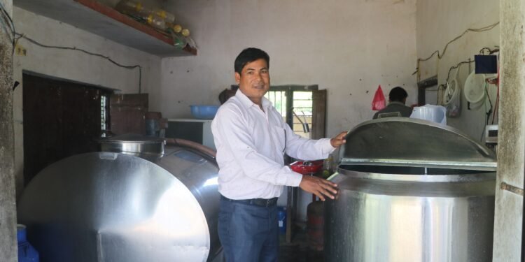 दूध बिक्रीबाट वार्षिक १३ लाख आम्दानी