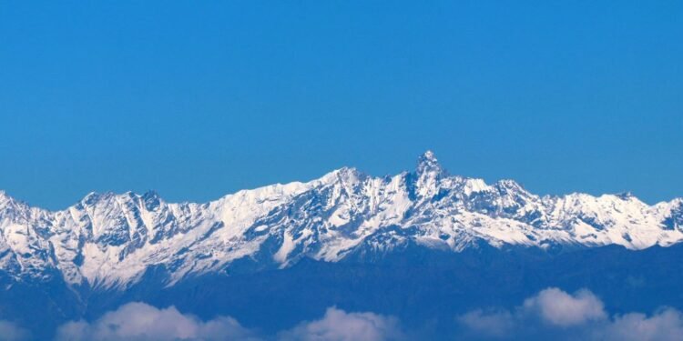 दश हिमाल, सूर्योदय र सूर्यास्त नियाल्न नगरकोटमा पर्यटक
