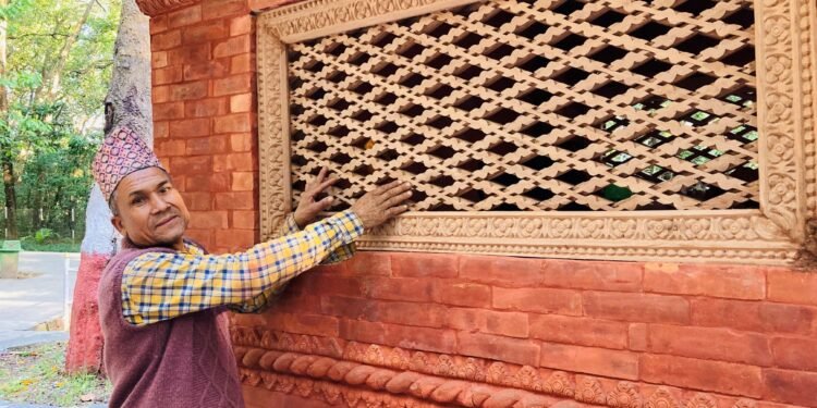 काष्ठकलामा सिपालु भीमबहादुर