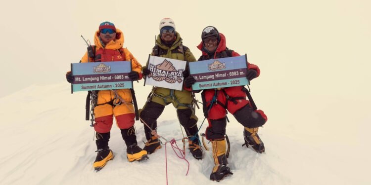 एकाउन्न वर्षपछि लाप्राकका युवाद्वारा लमजुङ हिमाल आरोहण