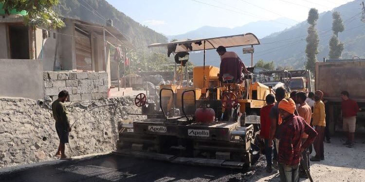 मालढुङ्गा–बेनी सडकको लस्ती–बेनी खण्डमा कालोपत्र सुरु