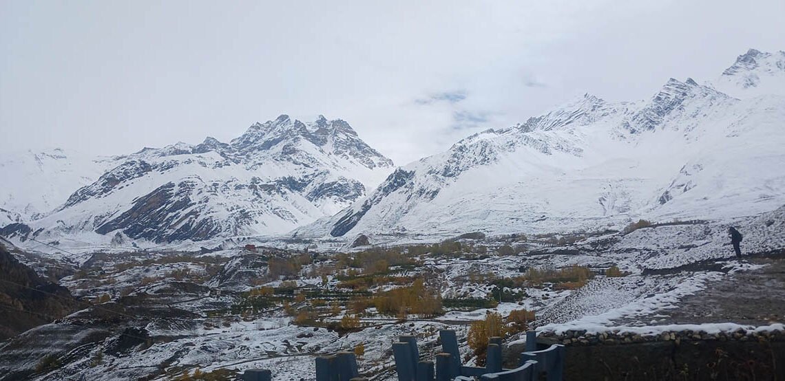 बेमौसमी हिमपातले हिमालको सौन्दर्य बढाउँछ