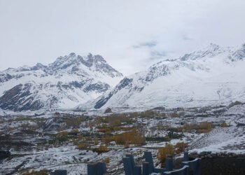 बेमौसमी हिमपातले हिमालको सौन्दर्य बढाउँछ