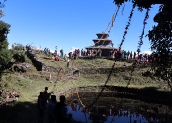 प्रकृतिलाई खुुसी पार्न तोरन तार्ने चलन