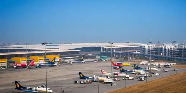 दिल्ली विमानस्थलमा प्राविधिक समास्या, सयौं उडानमा ढिलाई