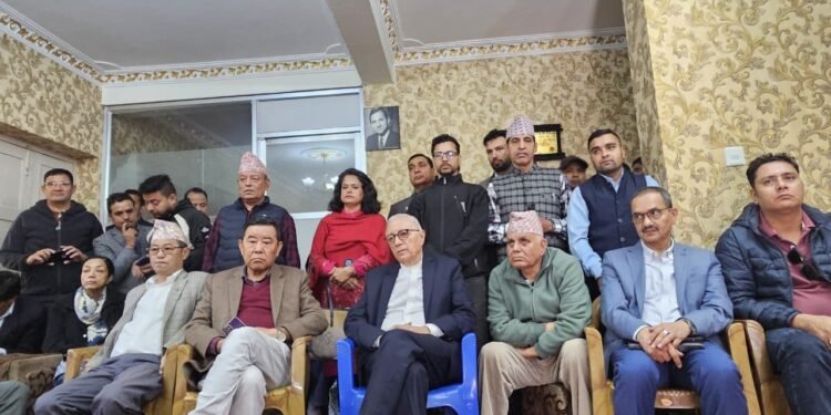 महाधिवेशन विवादबारे कोइरालाले गरे जिल्ला सभापतिहरूसँग छलफल, निर्वाचनअघि नै सम्पन्न गर्नुपर्ने जोड