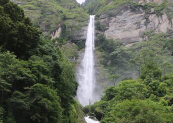 आहा ! फुङ्फुङ्गे झरना