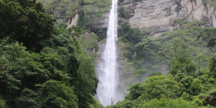 आहा ! फुङ्फुङ्गे झरना