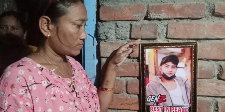 जेनजी आन्दोलनका सहिदः सरकारले जागिर लगाइदिने आशामा सहिदकी पत्नी मञ्जु