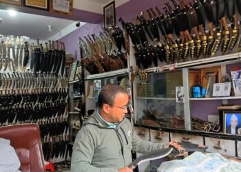 भोजपुरमा बन्छन् पाँच सयदेखि ५२ हजारसम्मका ‘भोजपुरे खुकुरी’