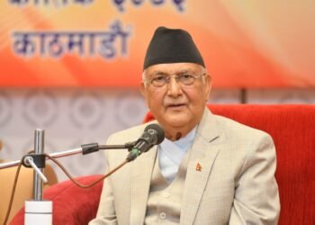 एमालेका ७ पदाधिकारीले केपी ओलीलाई साथ दिने