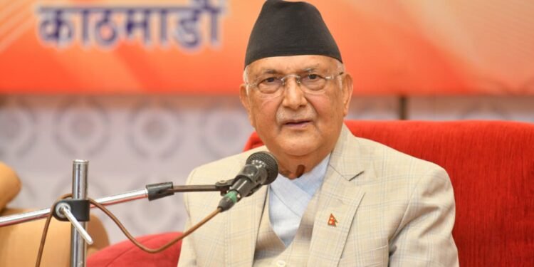 एमालेका ७ पदाधिकारीले केपी ओलीलाई साथ दिने