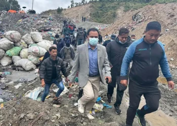 फोहोरको अवरोध खुल्यो, स्थानीयका माग १५ दिनमा पुरा गर्ने मन्त्री घिसिङको प्रतिबद्धता