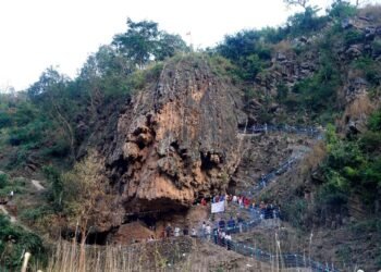 प्रचारप्रसारको अभावले ओझेलमा पर्दै हतुवागढीको ‘महादेव थान’