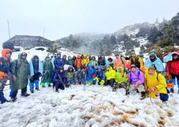 तिलिचो बेस क्याम्पमा फसेका ११ पर्यटकको उद्धार