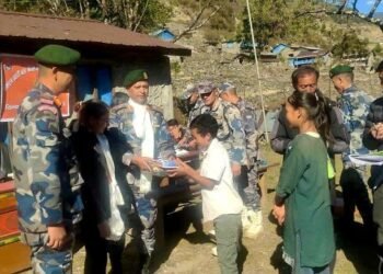 भोटखोलाका विद्यार्थीलाई न्यानो कपडा वितरण