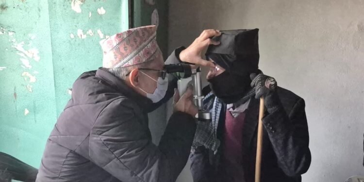 घोडाघोडीमा निःशुल्क आँखा जाँच शिविर : ३८४ जनाको परीक्षण गर्दा ७५ मा मोतियाबिन्दुको समस्या