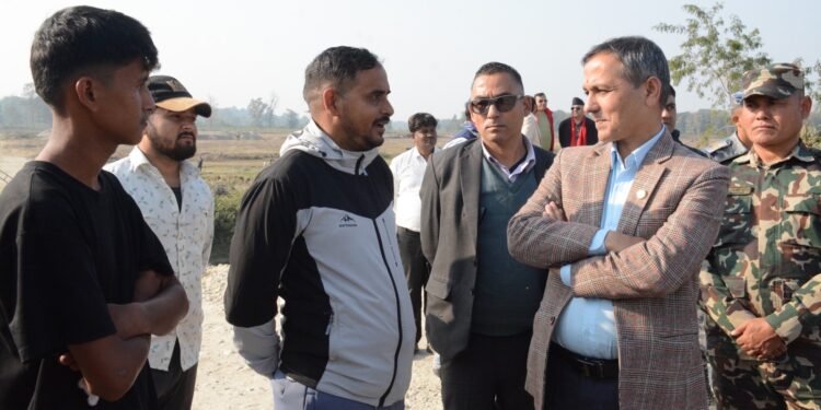 गृहमन्त्री अर्यालद्वारा निमार्णाधीन सुक्खा बन्दरगाह निरीक्षण