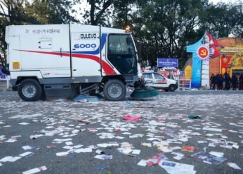 भोट माग्ने नाममा फोहोरः एमाले महाधिवेशनस्थल अस्तव्यस्त,महानगरले गर्‍यो सरसफाइ