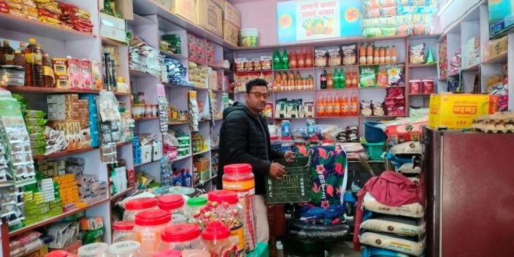 विदेशबाट फर्केर गाउँमै ‘सस्तोबजार’ सञ्चालन