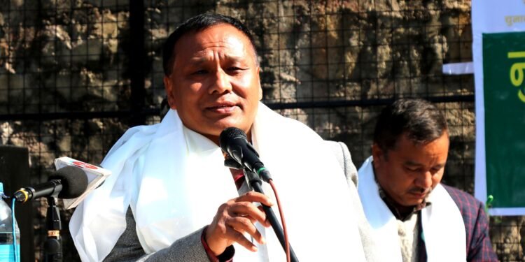 देश नयाँ शिराबाट अगाडि बढ्छः मन्त्री घिसिङ