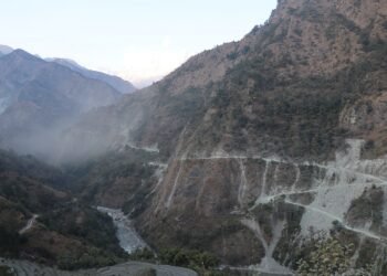 धवलागिरिवासीको गुनासो : ‘हरियाली वनपाखा र हराभरा बगैँचा धुलाम्मे भए’