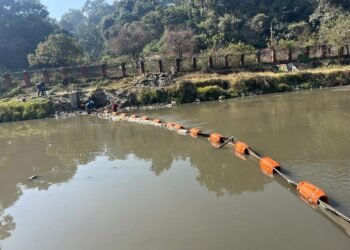 वाग्मतीमा तैरिने फोहर पदार्थ सङ्कलन गर्न ‘ट्रास बेरियर’