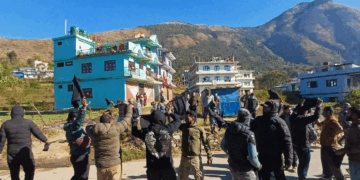 जनार्दन शर्मालाई नेकपा कार्यकर्ताले गृह जिल्लामै देखाए कालो झन्डा