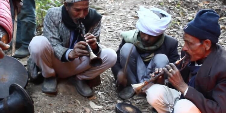 हराउँदै परम्परागत पञ्चेबाजा बजाउने चलन