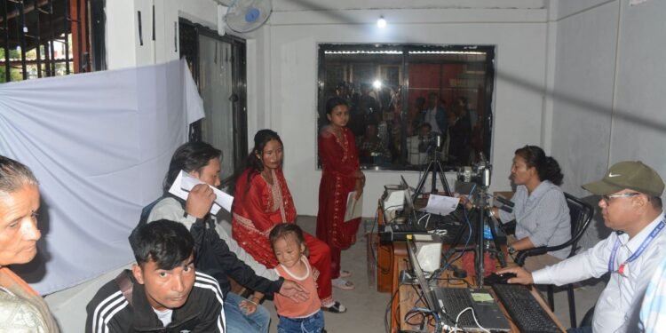 पालिकाबाट राष्ट्रिय परिचयपत्र वितरणहुँदा सेवाग्राहीलाई सहज