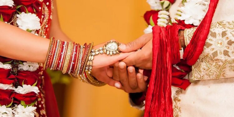 सामाजिक सञ्जालमा प्रेम गरी भारतीयसँग बिहे, जोखिममा नेपाली युवती