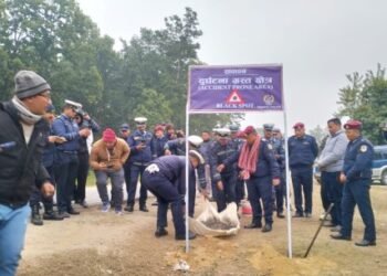 कञ्चनपुरमा सवारी दुर्घटना न्यूनीकरणका लागि ‘ब्ल्याक स्पोट’ बोर्ड