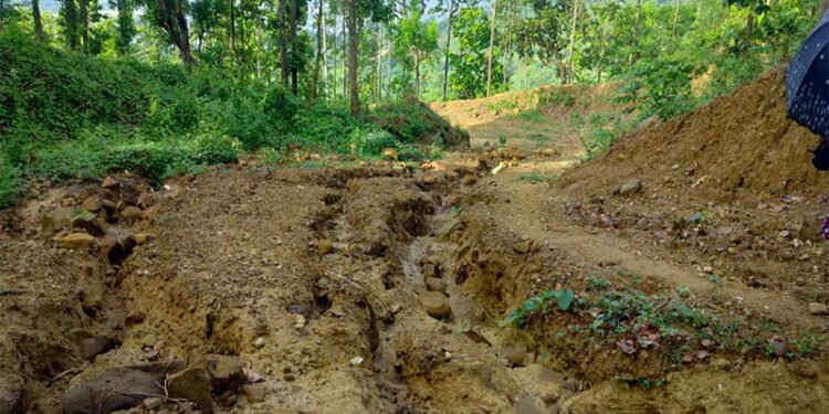 सिरहाका चुरे क्षेत्रमा भूमिगत पानीका स्रोत सुक्दै
