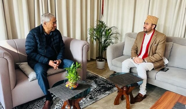 कांग्रेस सभापति देउवा र सञ्चारमन्त्री खरेलबीच निर्वाचनबारे छलफल