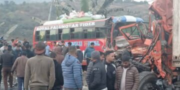 धादिङमा ७ सवारी एकै ठाउँमा ठोकिँदा घाइते भएका ७० जनामध्ये २ को मृत्यु