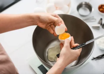 अण्डा पकाउने गलत तरिकाले शरीरमा गम्भीर असर पर्ने विज्ञको चेतावनी